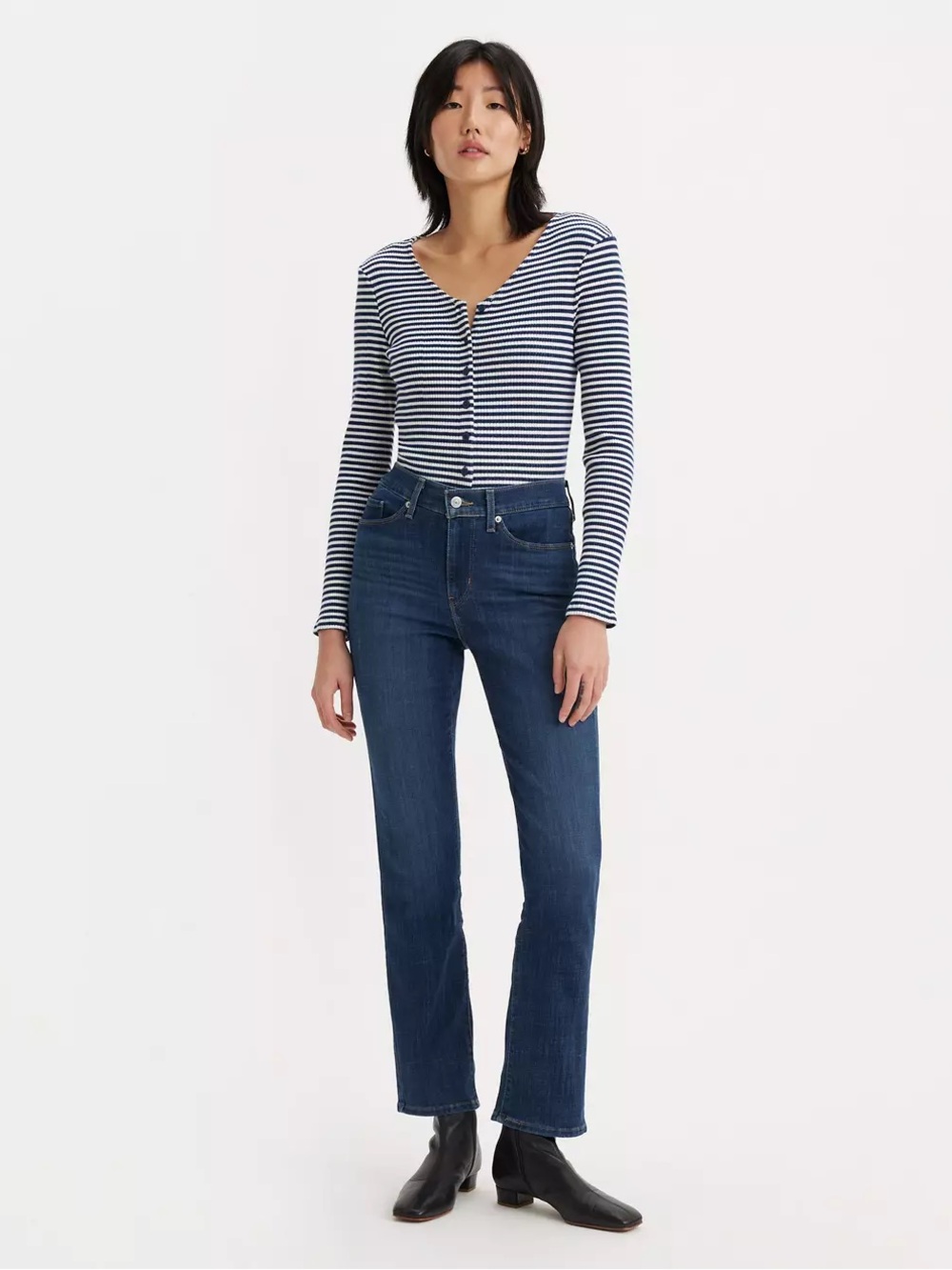 Levis Classic Straight Jeans Womens 6 Dark Blue Wash Everyday Denim
